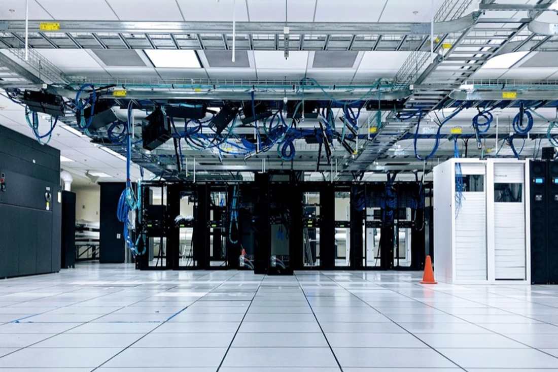 A customer server hall with racks and overhead cable trays